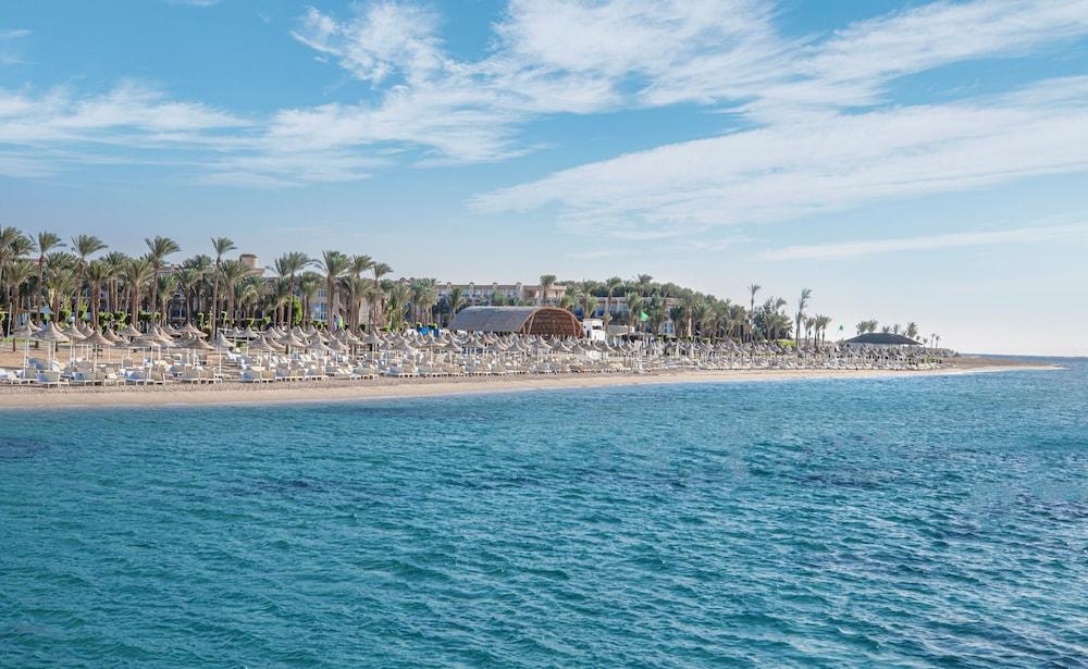 Pyramisa Beach Resort, Hurghada - Sahl Hasheesh - Beach