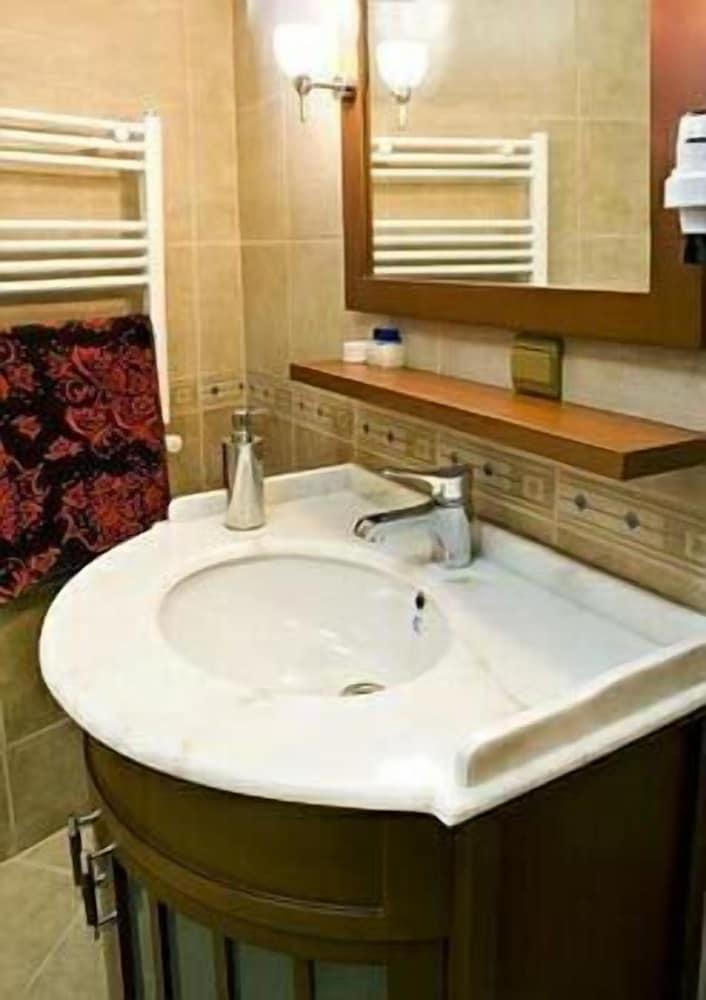 Sah Otel Apartment - Bathroom Sink