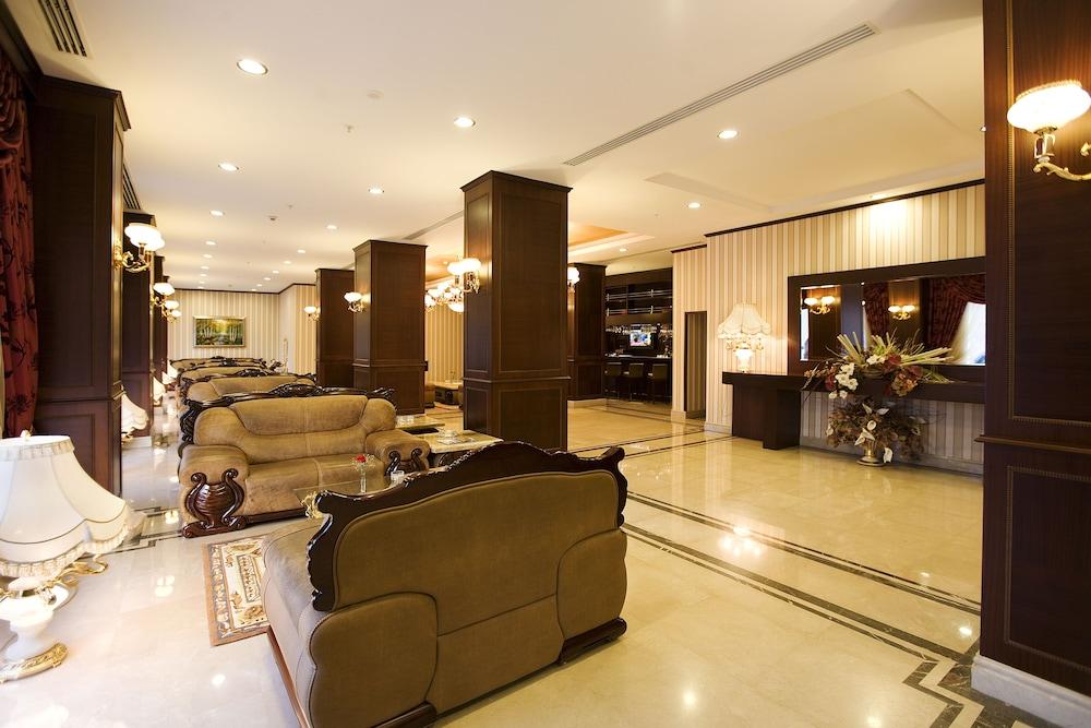Latanya Palm & Spa Hotel - Interior Entrance