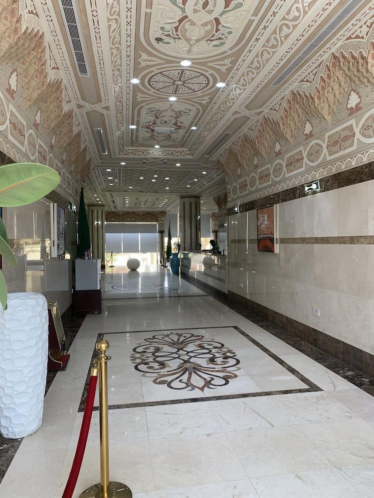 Sroh Alalmas - Interior Entrance