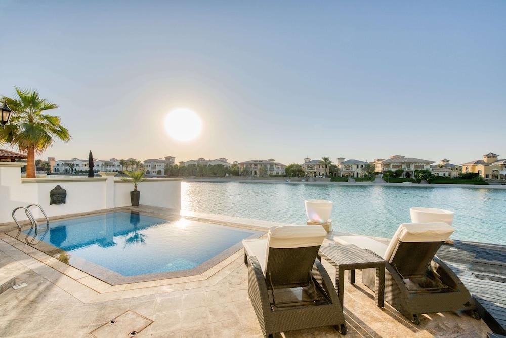 Maison Privee - Glamourous Beachfront Villa on The Palm w/ Pool - Featured Image