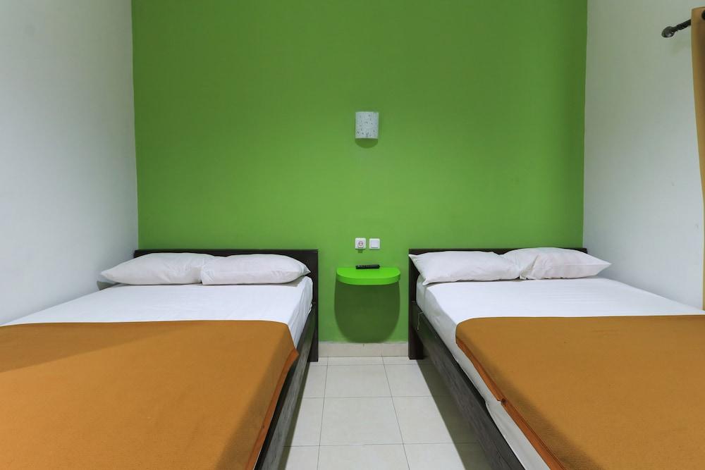 Hotel Warta Putra - Room