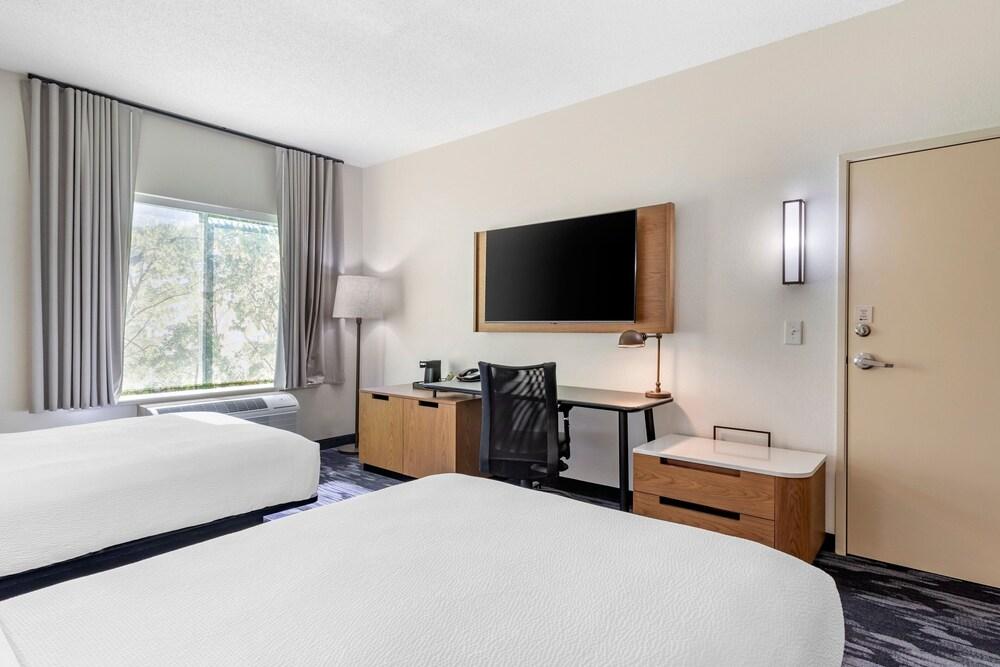 Fairfield Inn Suites by Marriott Cherokee - Room