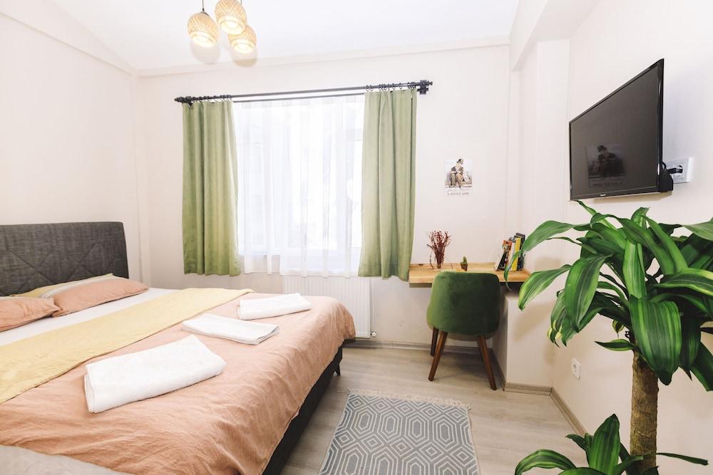 Cozy Private Room at  Taksim - Featured Image