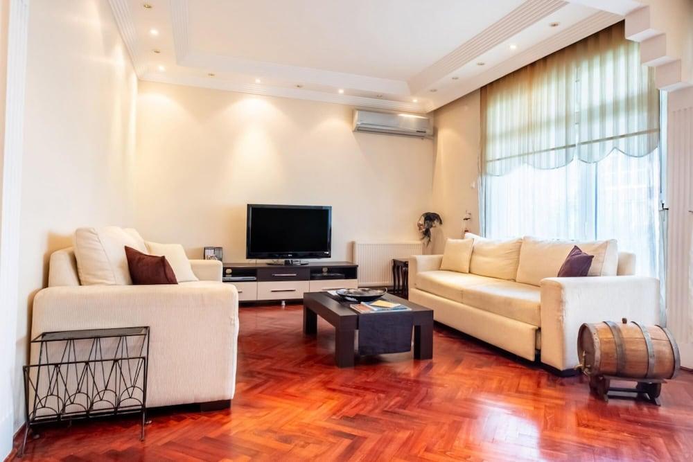 Bright and Central Flat in Kadikoy With Balcony - Featured Image