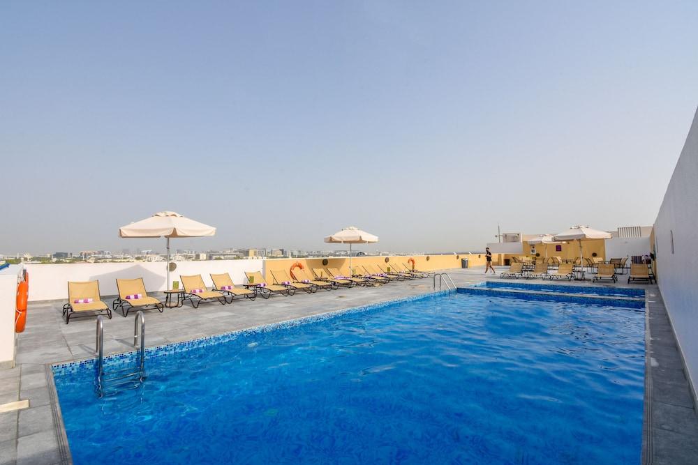 Premier Inn Dubai International Airport - Rooftop Pool