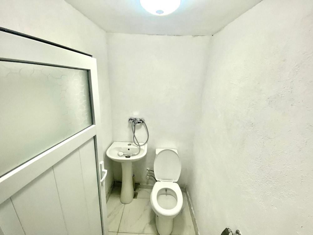 Hamam Hostel 1469 - Bathroom