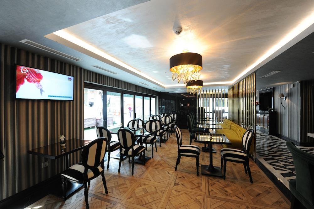 Le Petit Palace Hotel - Lobby Lounge