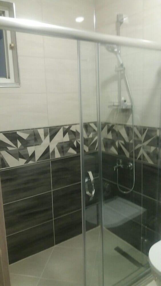 Rooms In Sultanahmet - Bathroom
