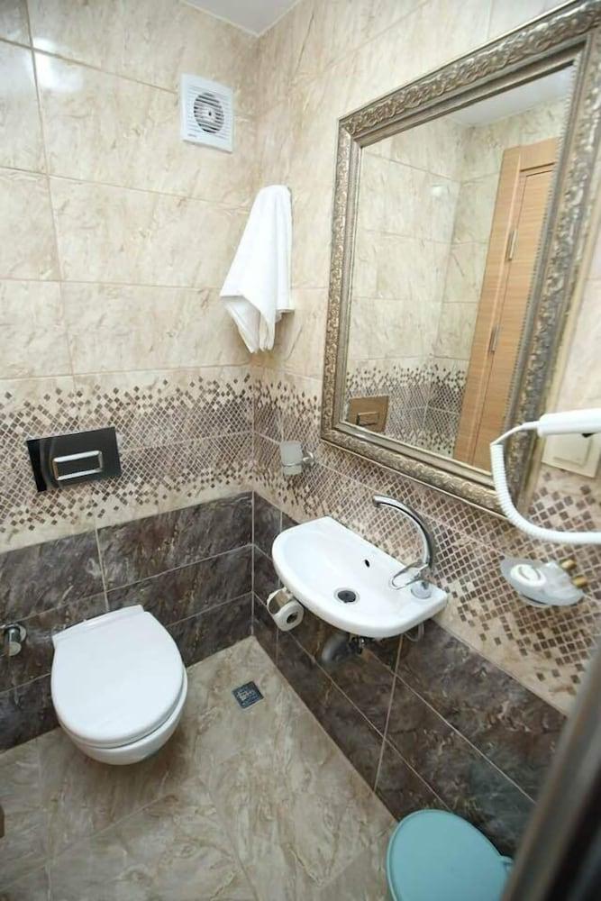 Yues Hotel - Bathroom