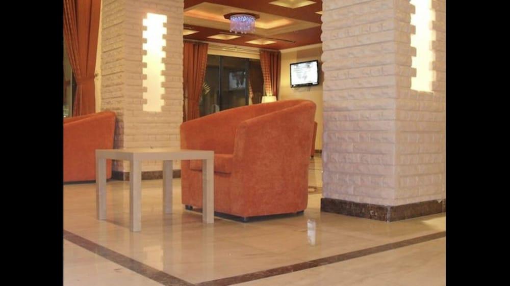 OYO 402 Jawhrat Asfari Hotel - Reception Hall