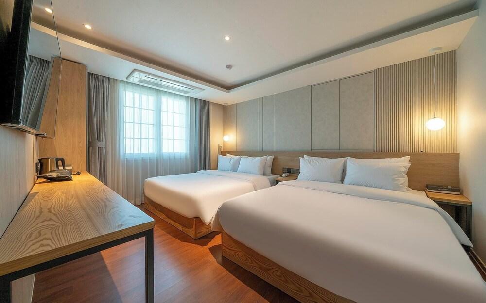 Busan Yonghodong Adena Hotel - Featured Image