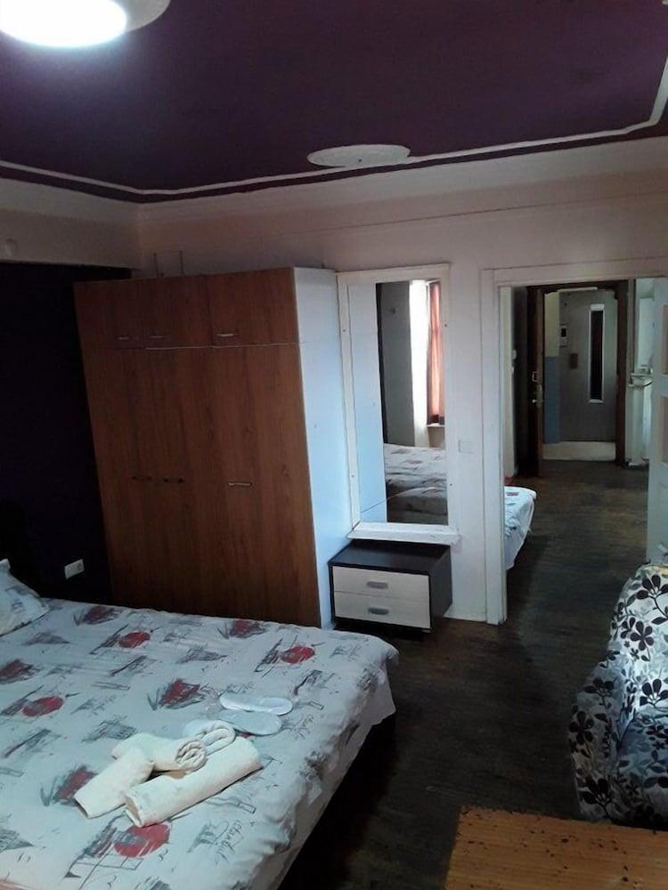 Taksimparis Apartments - Room