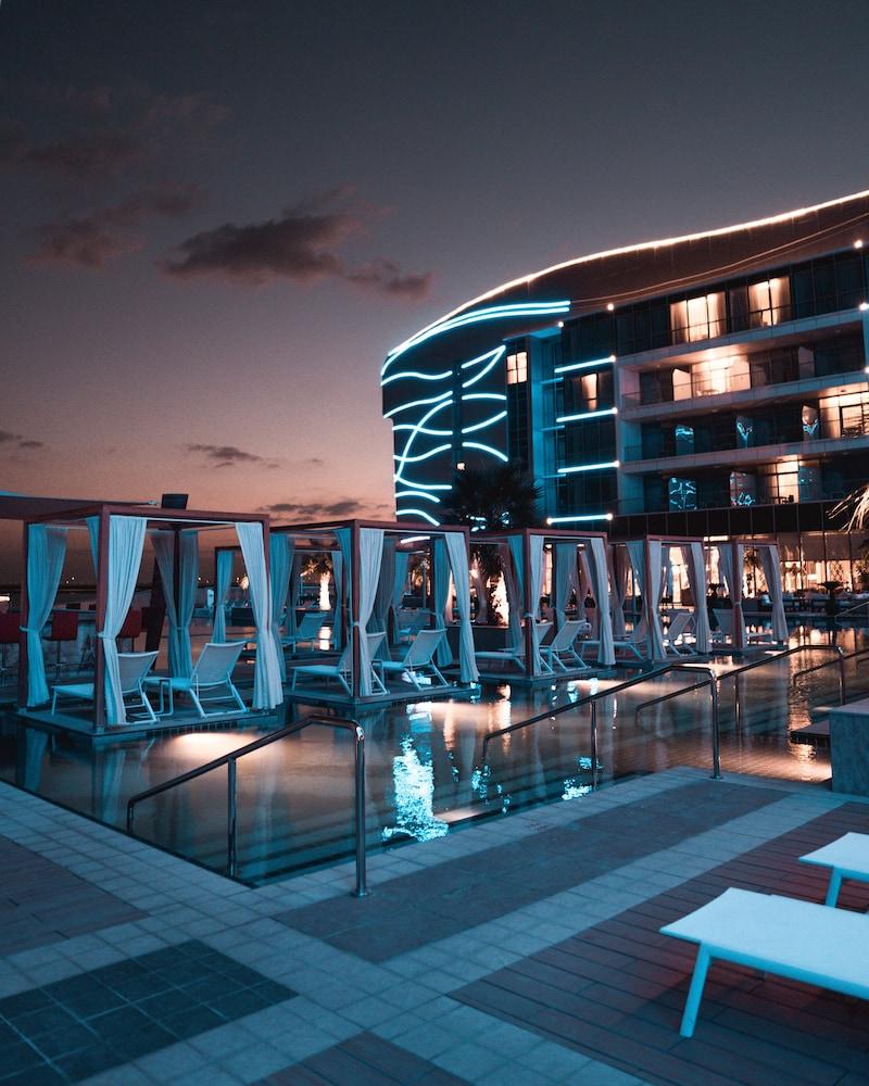 فندق رويال إم هوتل آند ريزورت أبو ظبي - Pool