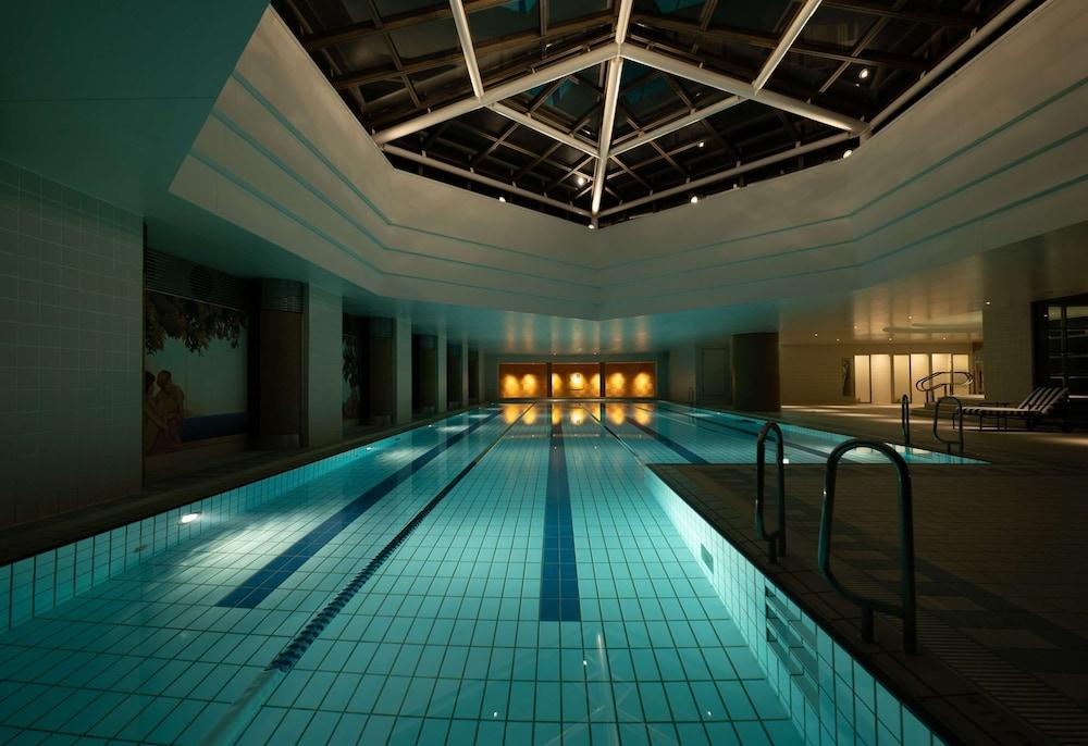 Grand Hyatt Fukuoka - Indoor Pool