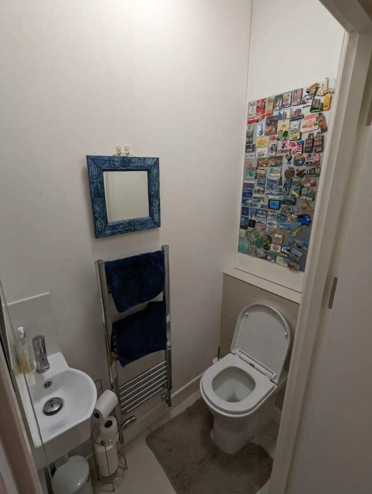 تشيرفول 4 بد روم هوم إن ذا هيارت أوف لندن - Bathroom