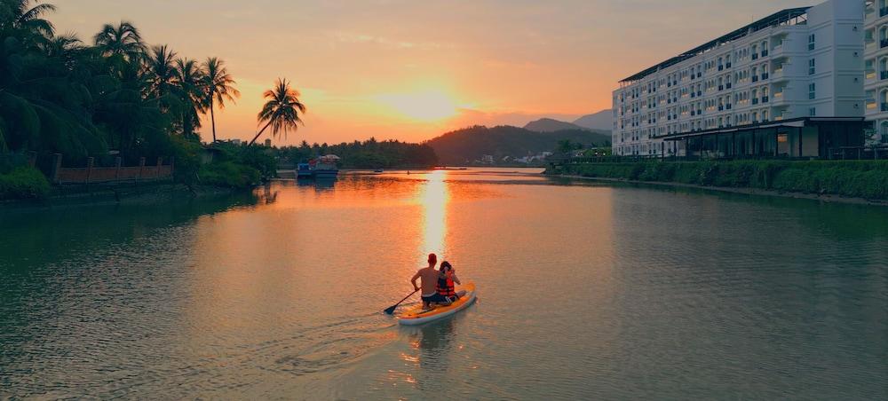 Cham Oasis Nha Trang Resort Condotel - Featured Image