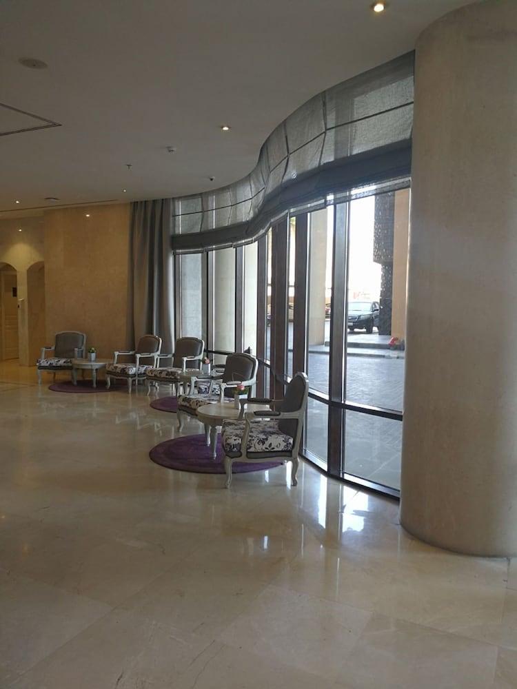 Spectrums Sari Jeddah - Lobby Sitting Area
