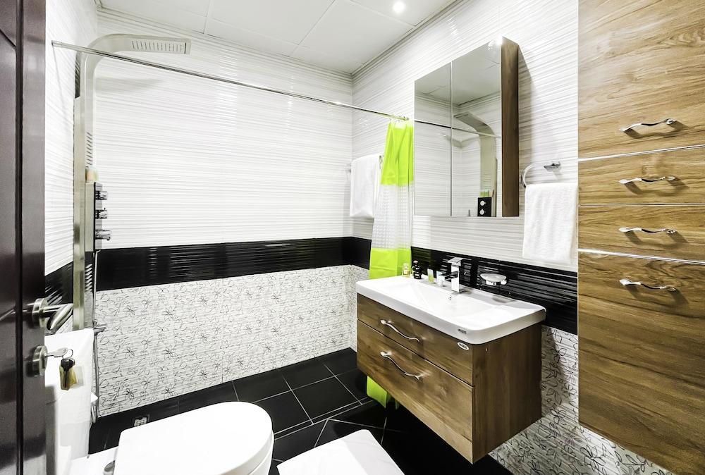 ST-Glamz-812 by bnbme homes - Bathroom