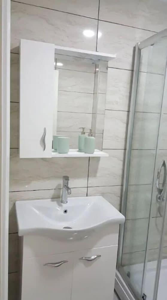 New Cozy Apartment Near Taksim - Bathroom