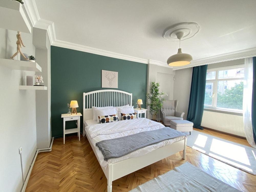 Lovely Flat With Central Location in Fatih - Featured Image
