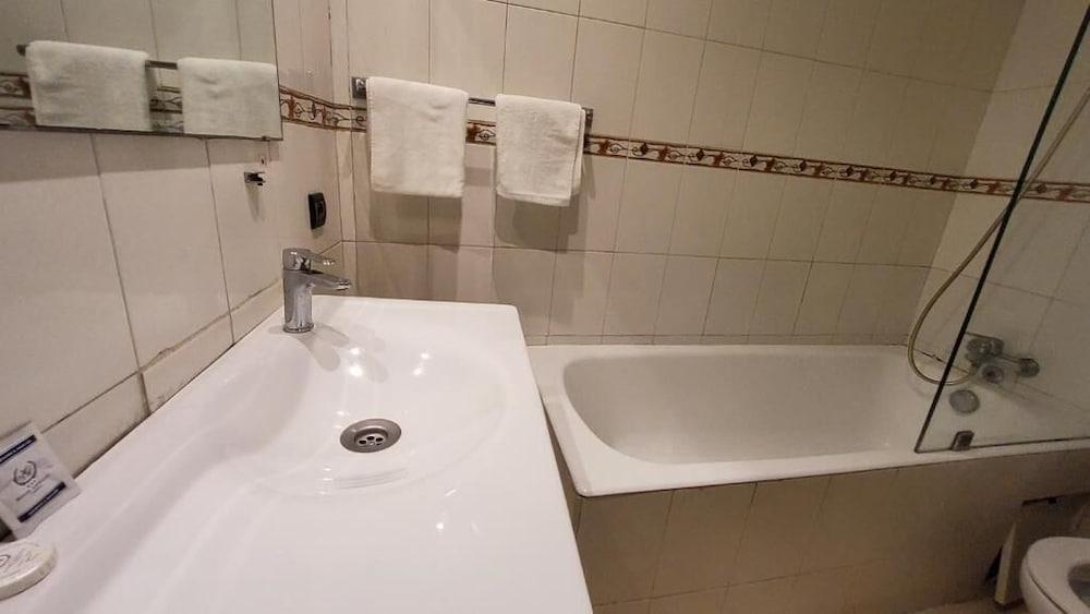 Hotel Amouday - Bathroom