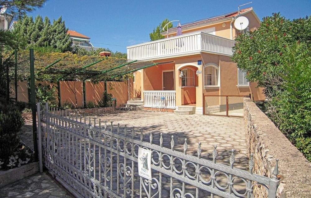 Beautiful Home in Jezera With Indoor Swimming Pool, Wifi and 2 Bedrooms - null