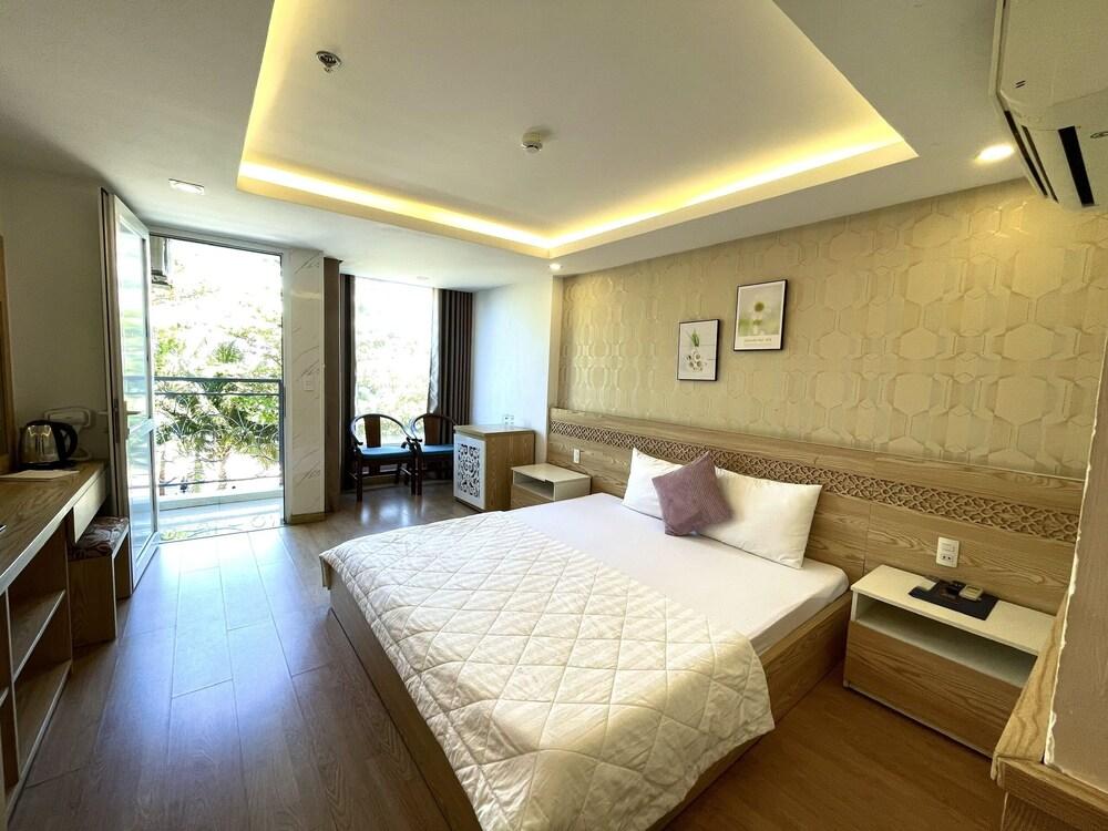 Nắng Vàng Nha Trang Hotel - Room