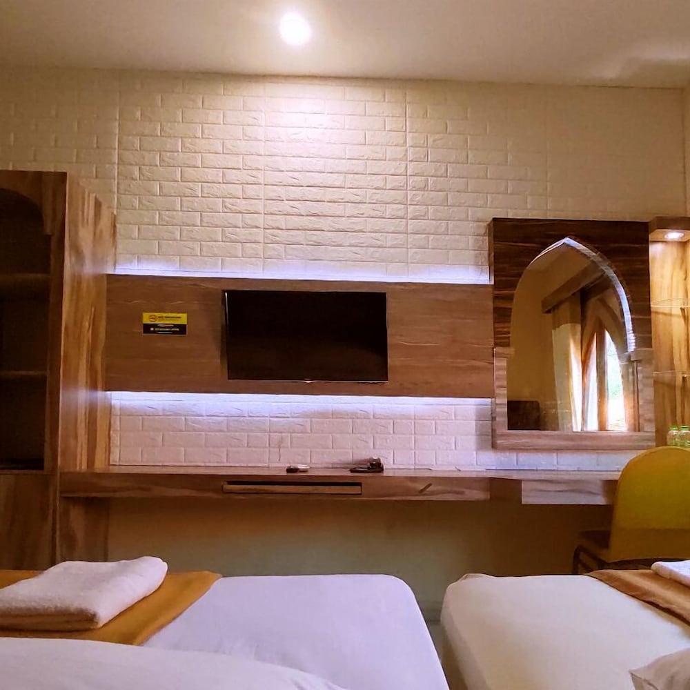 Hotel Syariah Larismanis - Room