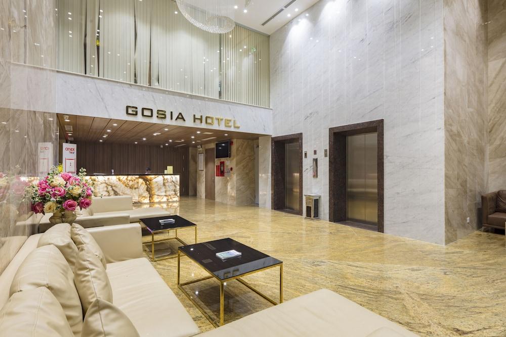 Gosia Hotel - Lobby Sitting Area
