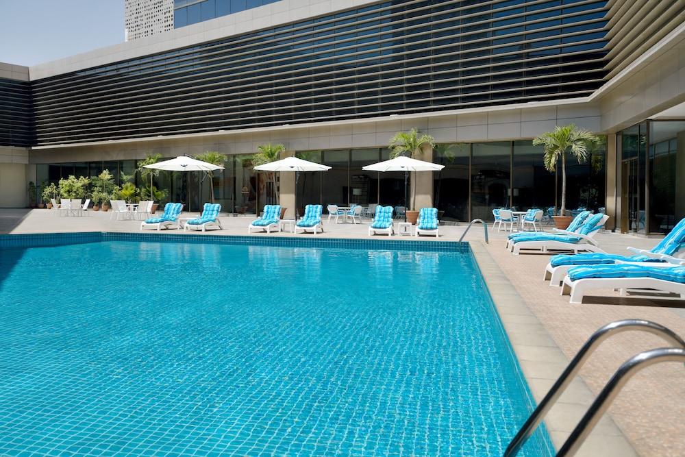 Mövenpick Hotel Karachi - Outdoor Pool
