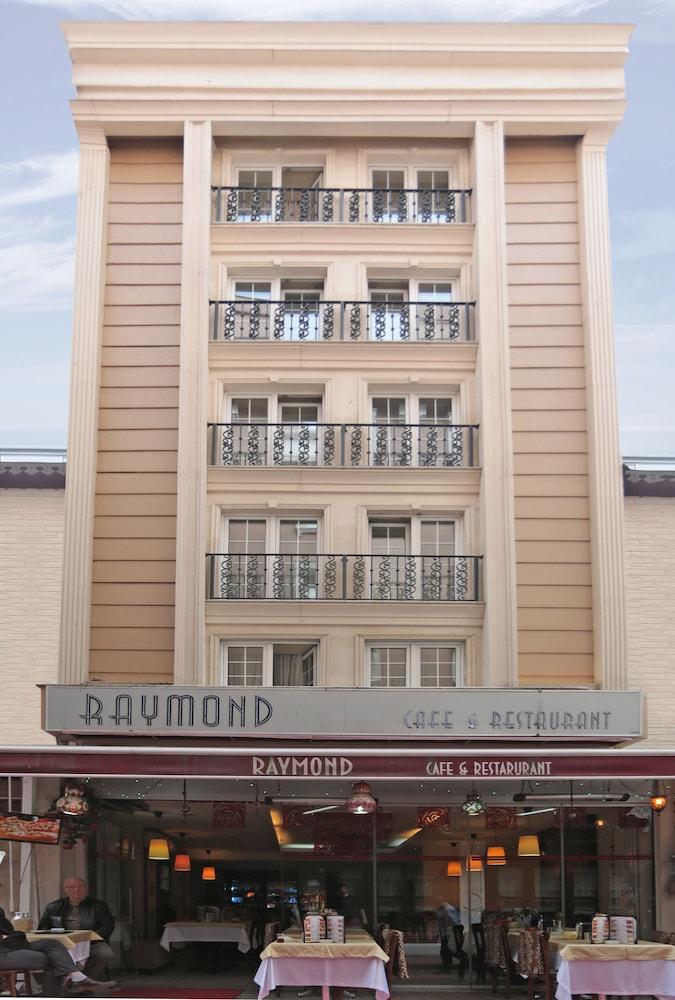 Raymond Hotel - Exterior