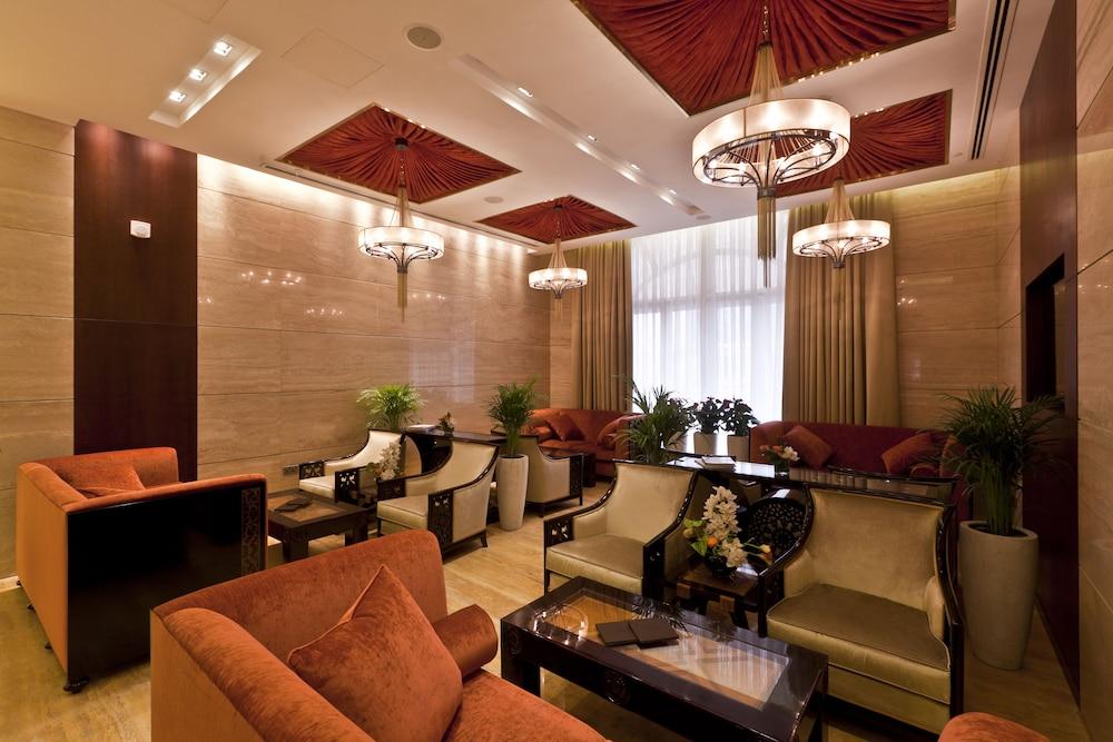 Zubarah Hotel - Lobby Sitting Area