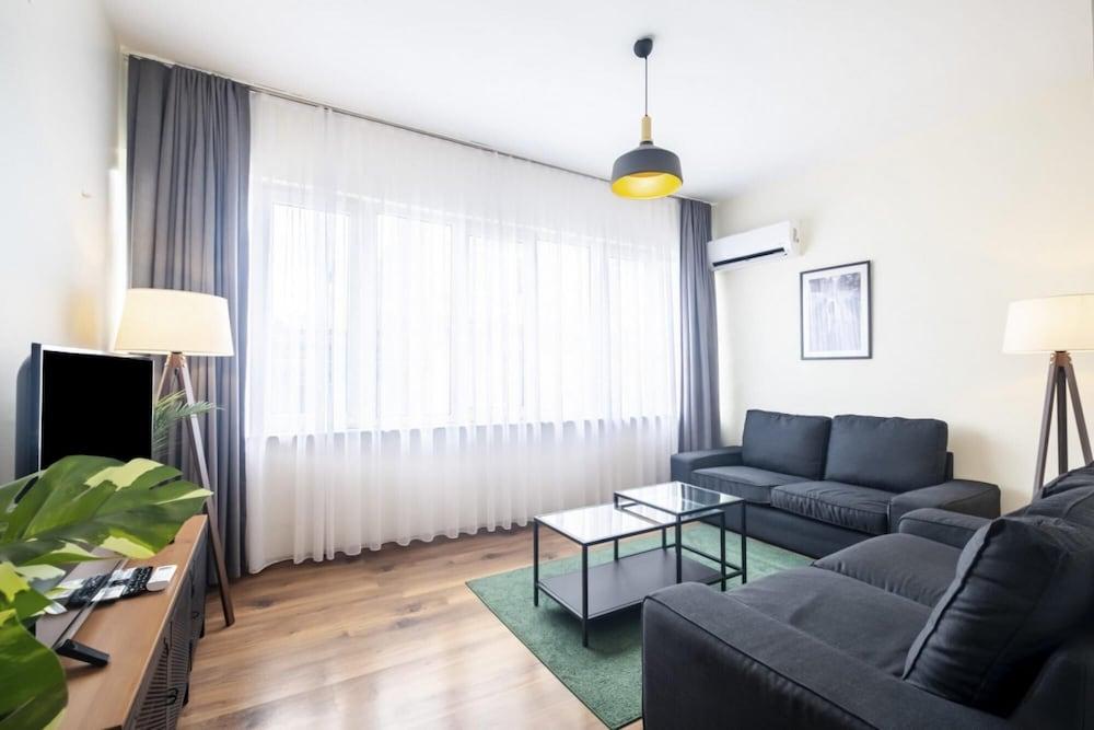 Lovely Flat 6 Min to Taksim Square in Cihangir - Featured Image