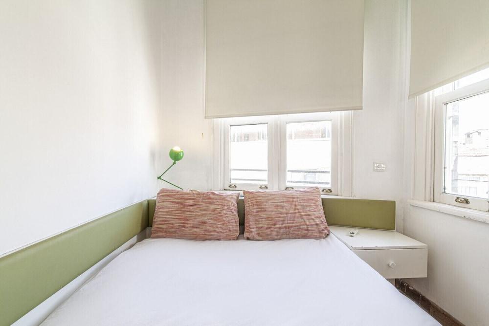 Central Flat With City View Near Istiklal Street - Room