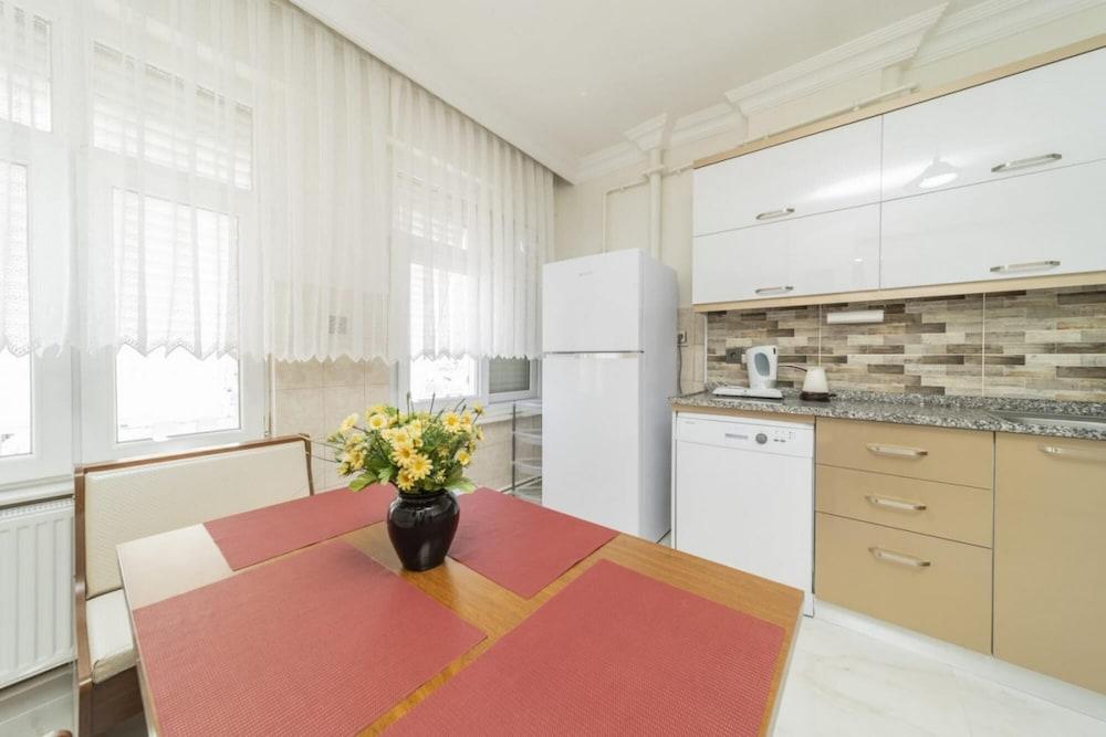 Central and Pleasant Flat in Muratpasa - Room
