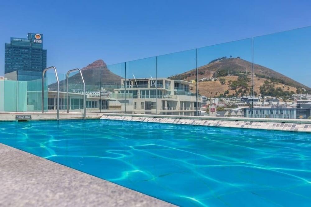 V&A Waterfront Luxury Residences - WHosting - Rooftop Pool