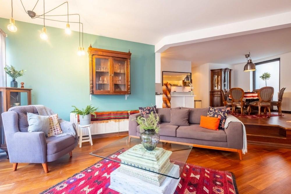 Missafir Flat With Terrace Near Istiklal Street - Featured Image