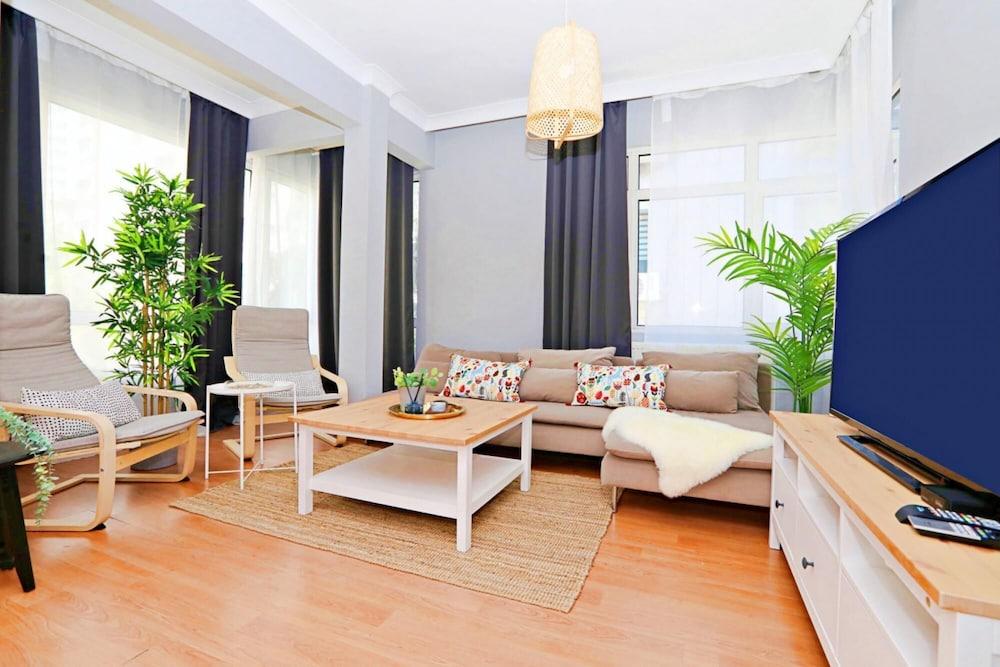 Amazing Flat Near Bagdat Street With Enticing Interior Design in Kadikoy - Featured Image