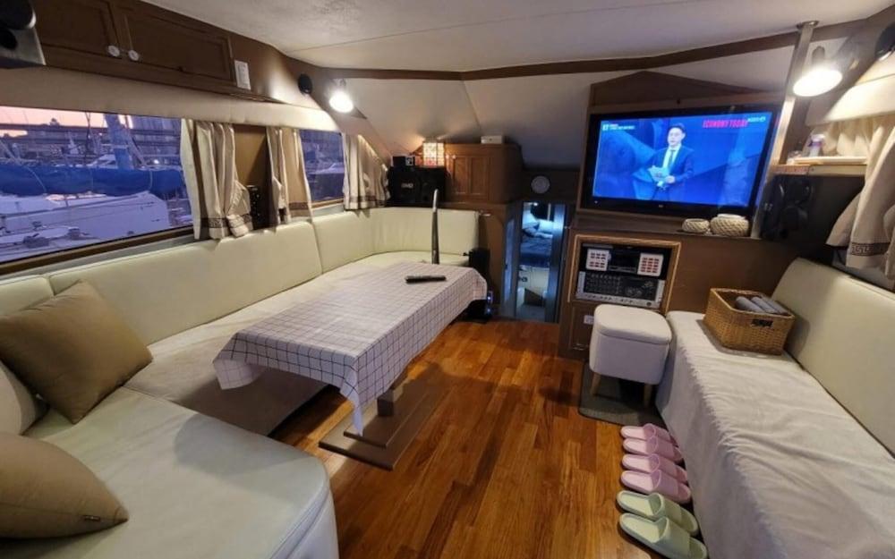 Haeundae Yacht Stay Pension - Featured Image