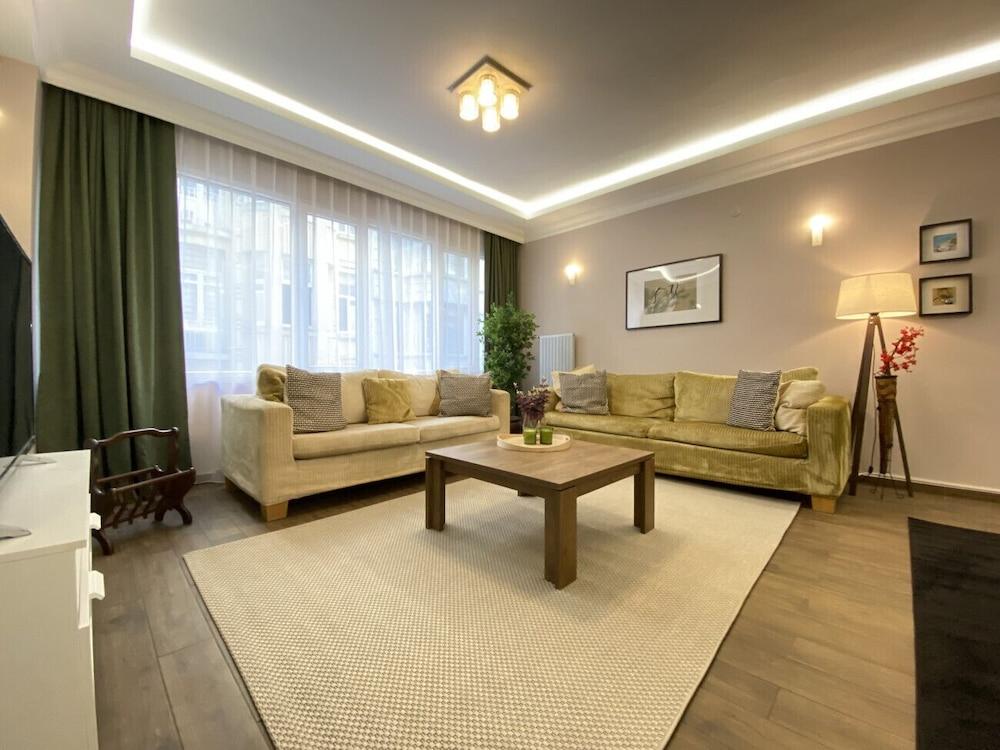 Missafir Sleek and Central Flat in Nisantasi - Featured Image