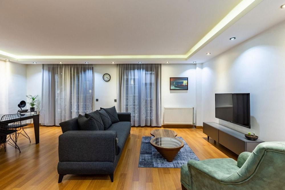 Phenomenal Duplex Flat Near Nisantasi in Besiktas - Room