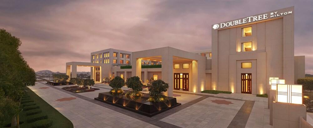 DoubleTree by Hilton Agra - Featured Image