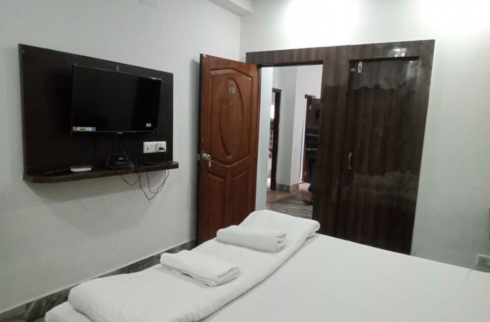 Goroomgo Puja Residency Kolkata - Room
