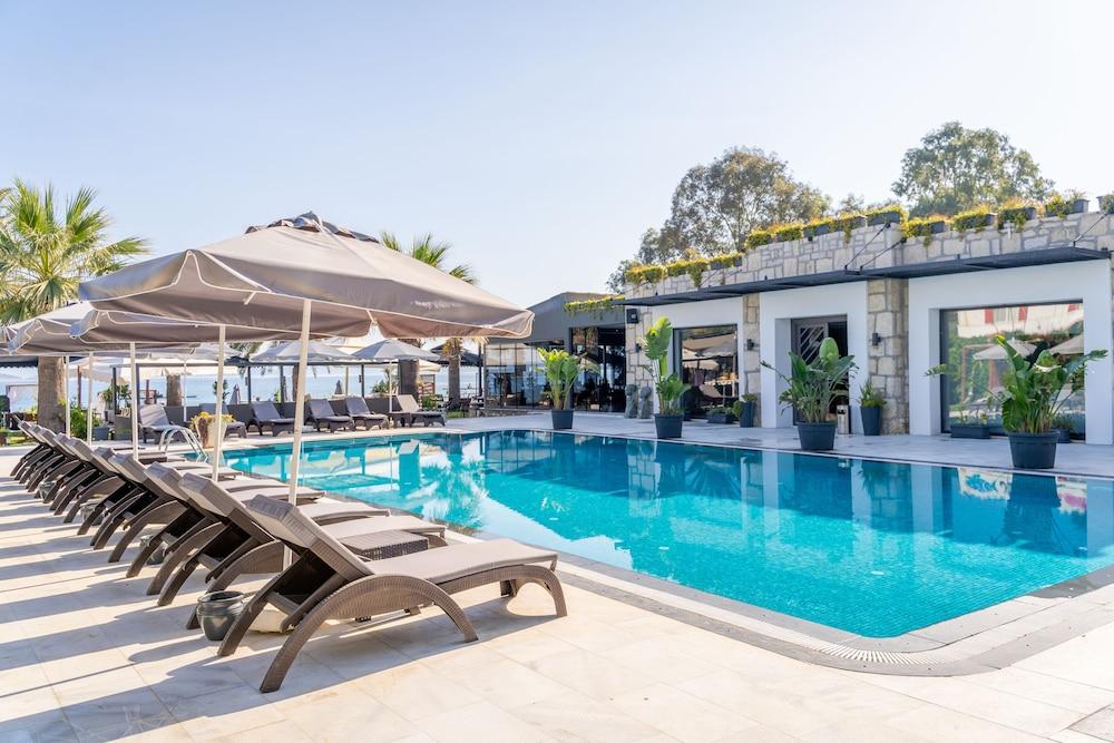Moyo Luxury Hotel & Beach - Pool