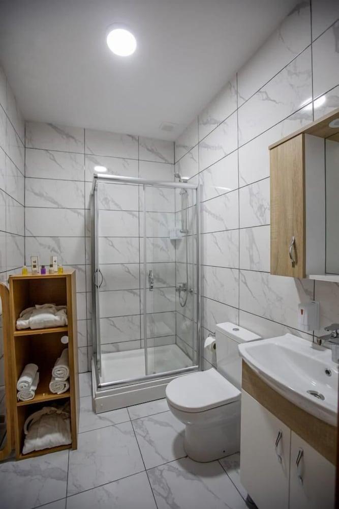 Taxim34 Hotel - Bathroom