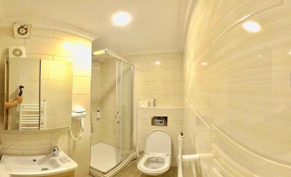 Nur Suite Hotel - Bathroom