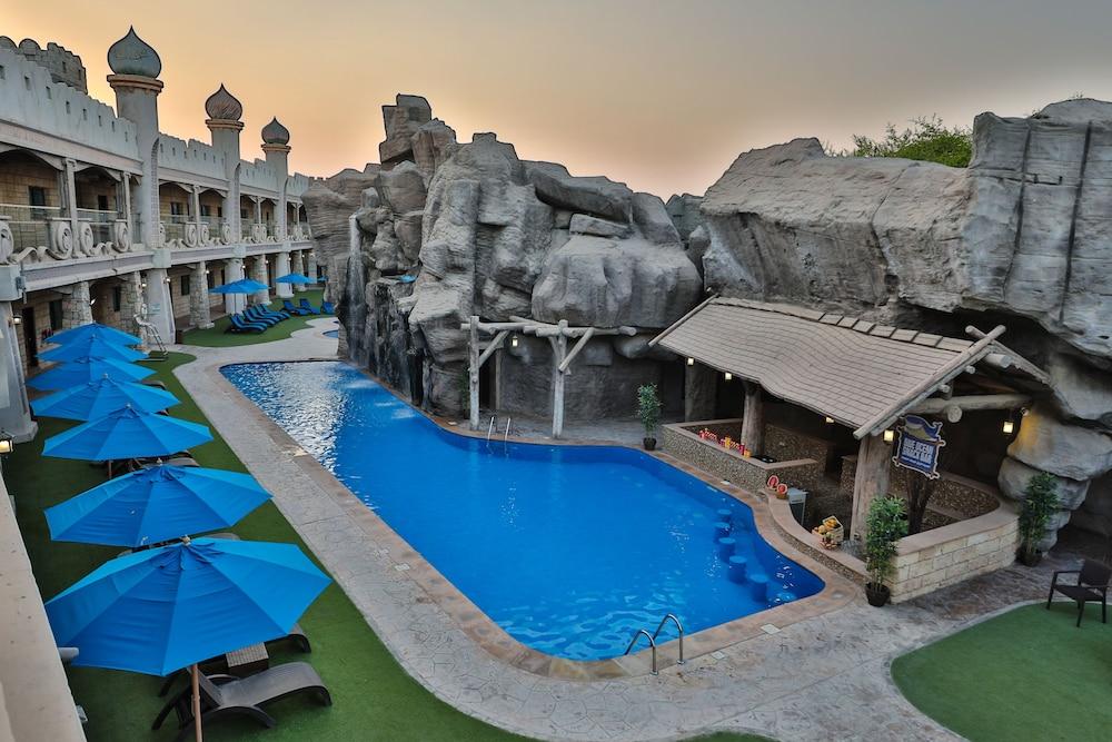 Emirates Park Resort - Pool