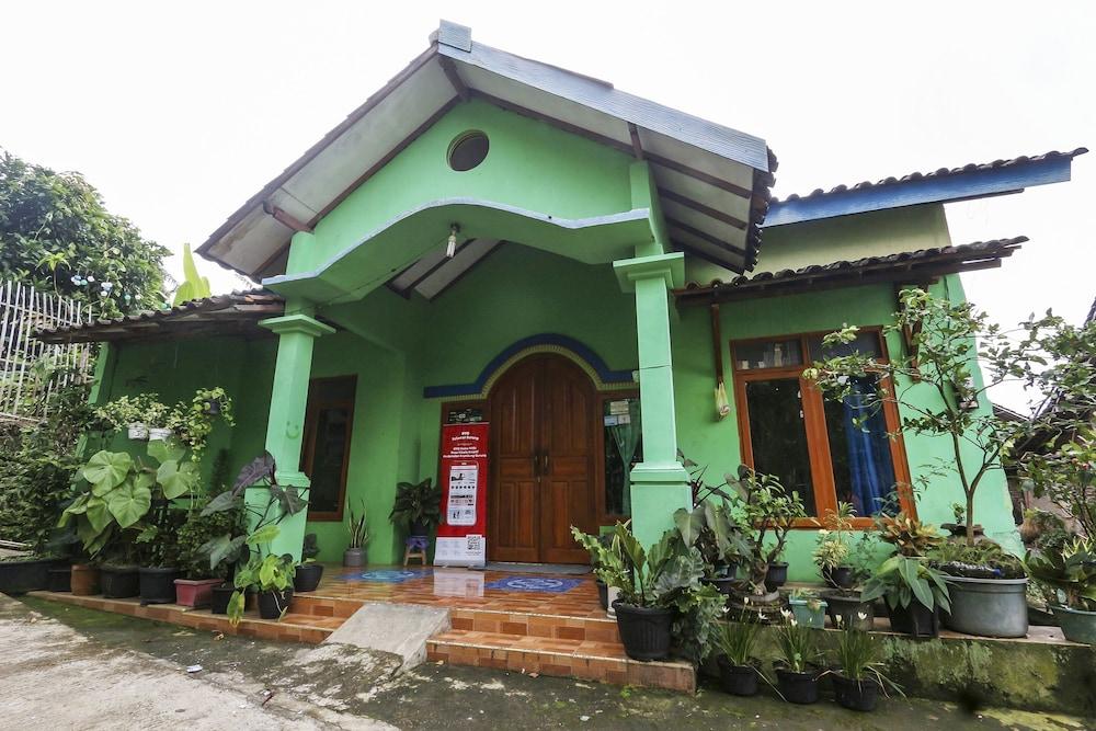 OYO Homes 91151 Desa Wisata Kreatif Perdamaian Srumbung Gunung - Featured Image