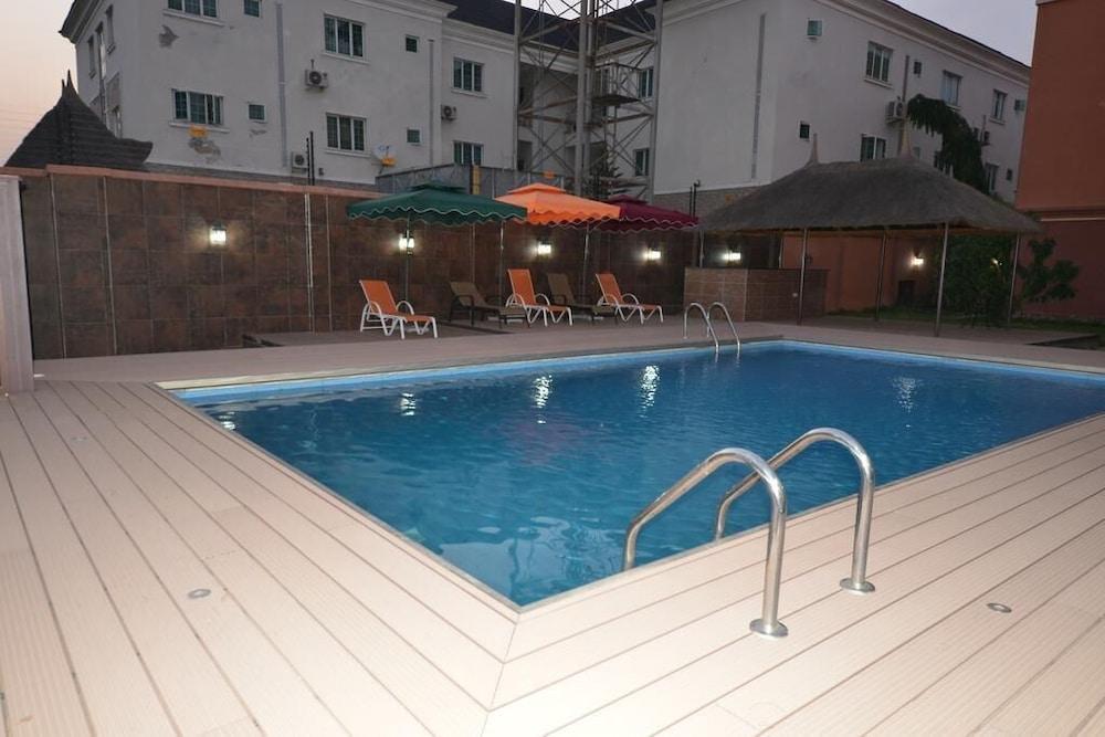 Elim Top Suites - Pool